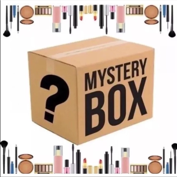 MEDIUM makeup mystery box - Picture 1 of 2